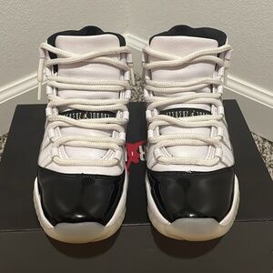 Air Jordan 11 Retro size 7 (GS) 7y